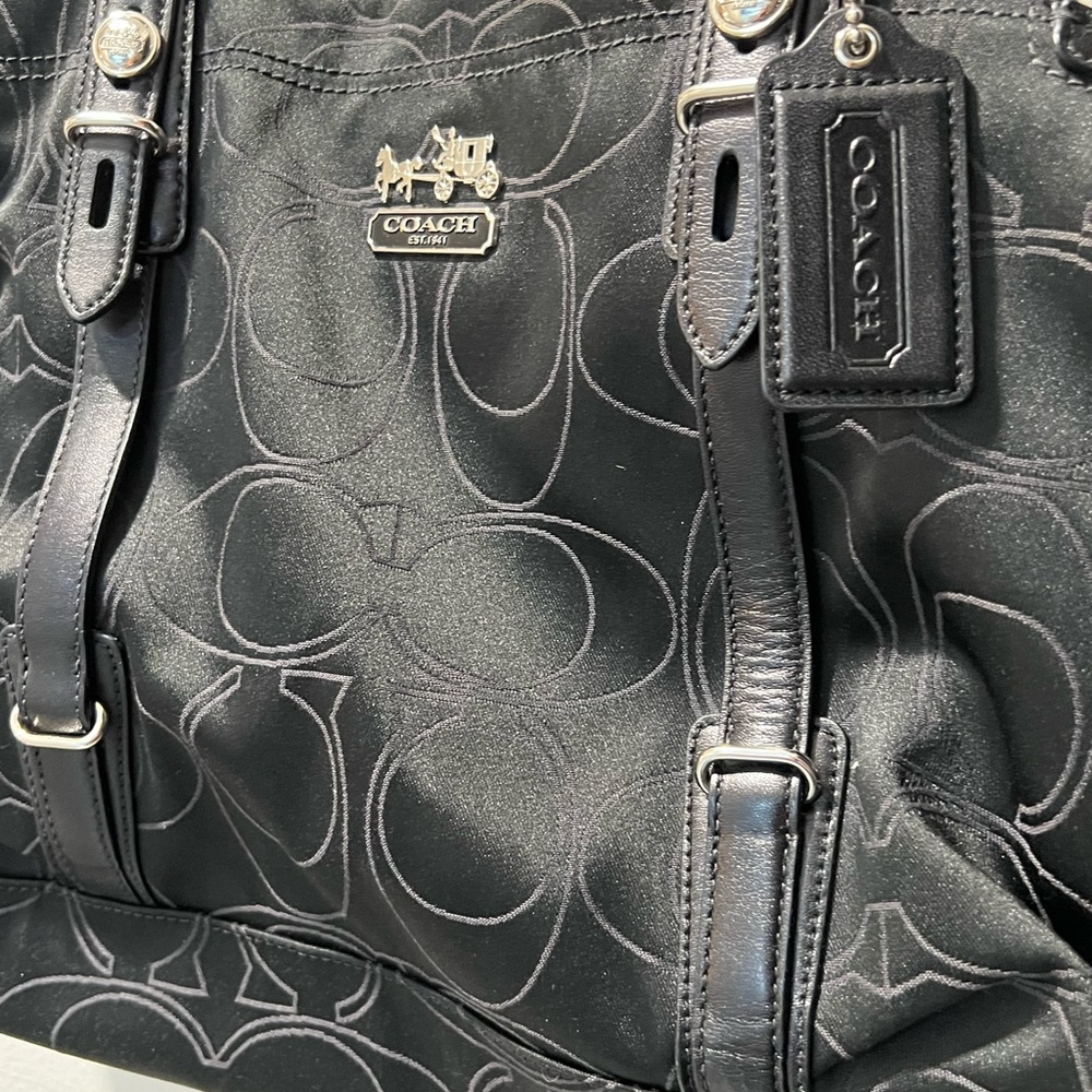 COACH Handbag “Like New” No signs of wear-Gorgeous! - Picture 3 of 15